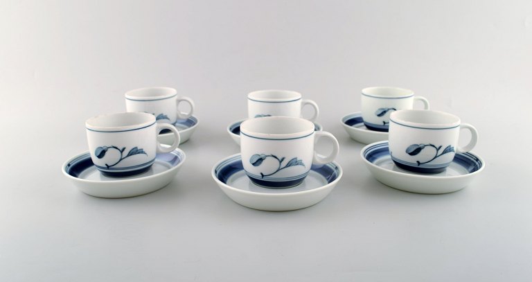 B&G, Bing & Grondahl. Corinth coffee cup in hand painted porcelain with saucer. 
Set of 6. Model number: 305.