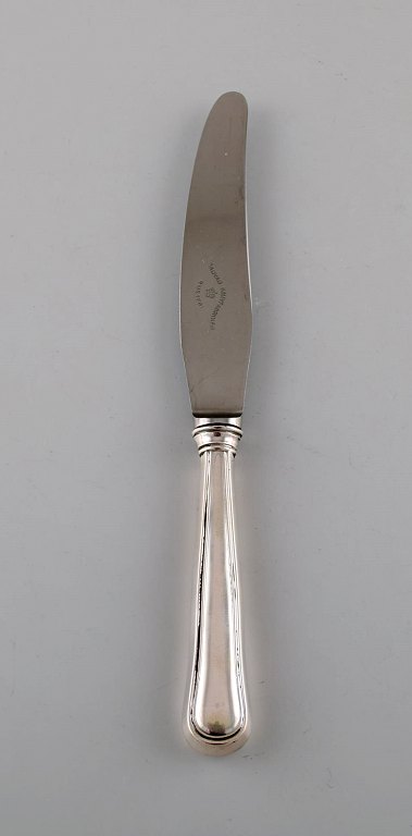Dansk sølvsmed. Frokostkniv i tretårnet sølv. 1935.
