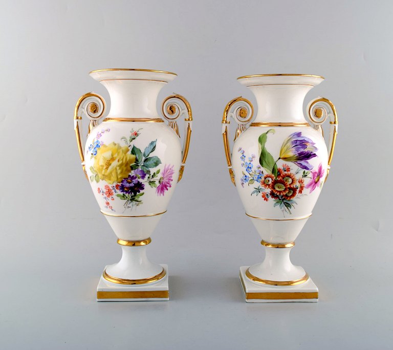 Et par Meissen empire vaser med håndmalet blomsterdekoration. Ca.1900. 1. 
Sortering.