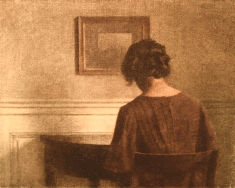 Peter Ilsted (1861-1933). Interiør med kvinde. Farveradering.
Ca. 1900.