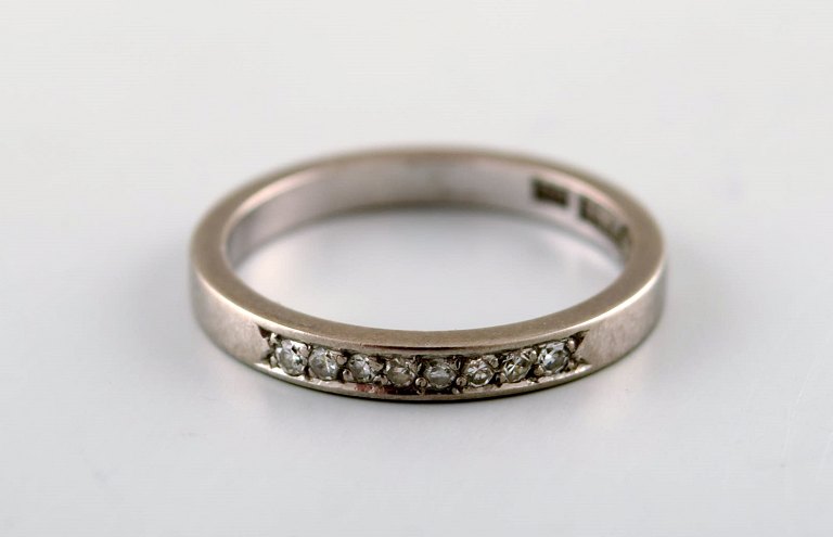 Swedish modernist alliance ring in 18 carat white gold with diamonds. Dated 
1988.