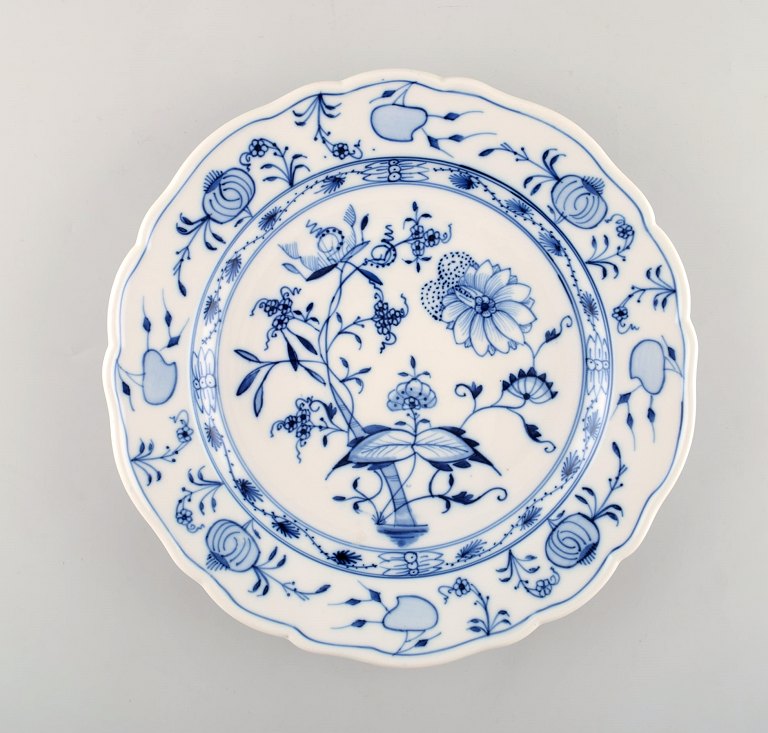 Stadt Meissen blue onion pattern. Dinner Plate. 6 pieces in stock. Mid 20th 
century.
