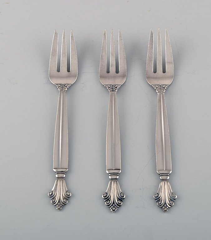 Johan Rohde for Georg Jensen. Three early Acanthus pastry forks in sterling 
silver. Dated 1915-30.
