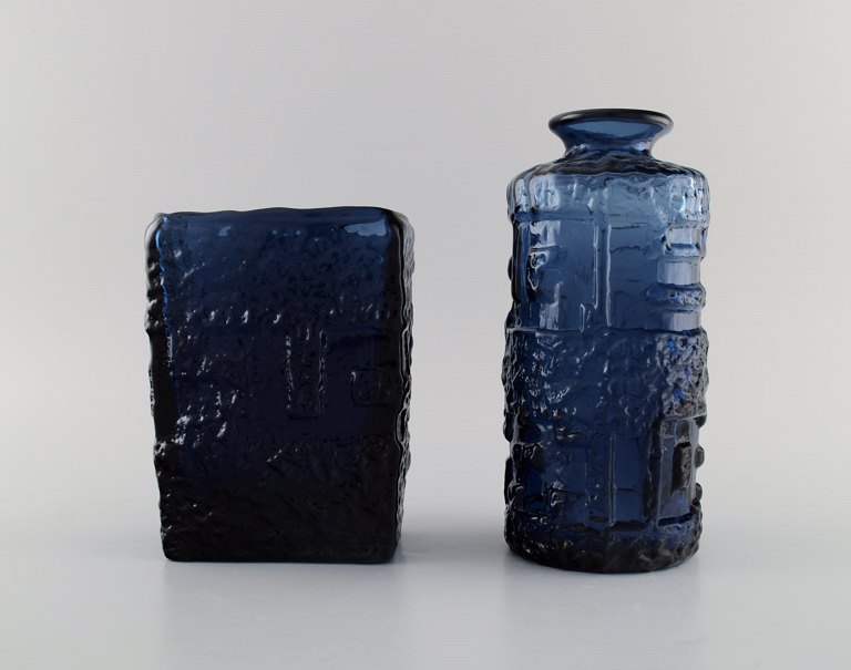 Göte Augustsson (1917-2004) for Ruda. To vaser i blåt mundblæst kunstglas. 
Svensk design, 1960