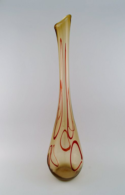 Stor Murano gulvvase i røgfarvet og rødt mundblæst kunstglas. Italiensk design, 
1960/70