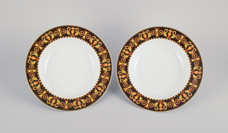 Versage for Rosenthal, to dybe Barocco porcelænstallerkner.