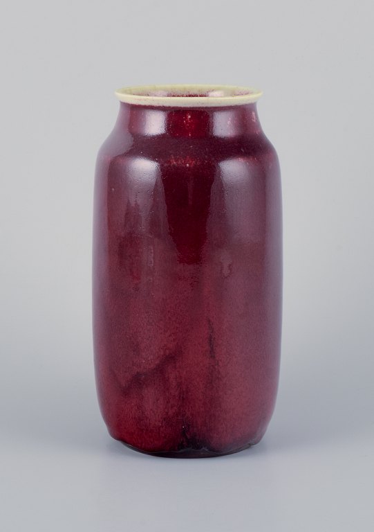 Henning Nilsson for Höganäs, Sweden, unique ceramic vase with a beautiful ox 
blood glaze.