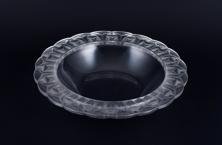 René Lalique, Frankrig. Stor "chevreuse"
 skål i kunstglas.