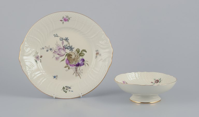 Royal Copenhagen ”Frijsenborg”. Kagefad og kageopsats i porcelæn.