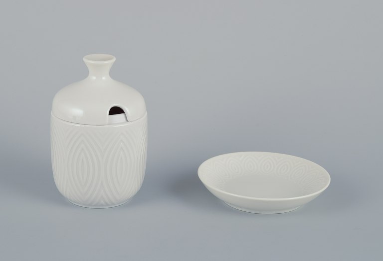 Axel Salto for Royal Copenhagen. Sennepskrukke og lille skål i hvidt porcelæn.