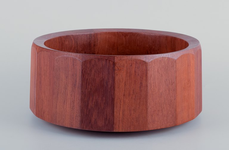 Jens Harald Quistgaard for "Dansk Designs".
Large bowl in hardwood.