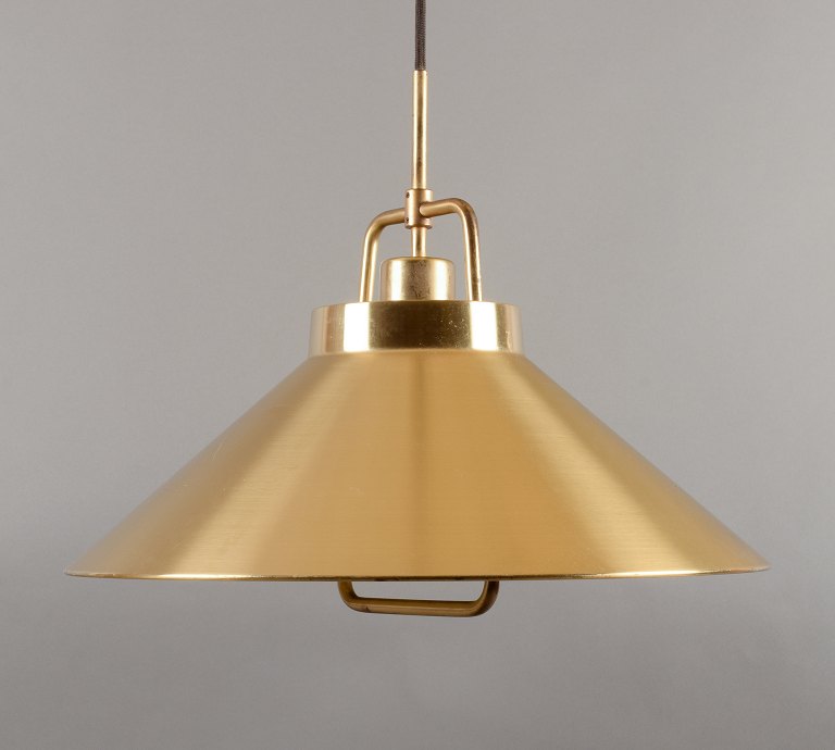 Fritz Schlegel, dansk designer, for Lyfa. Loftslampe i messing.