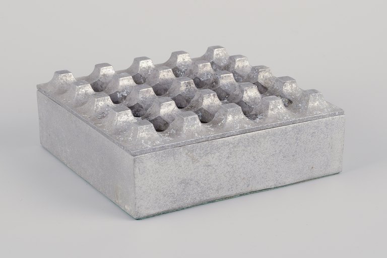 Holger Bäckström and Bo Ljungberg for AKVAMATIK AB.
ULTIMA 15 ashtray in steel.