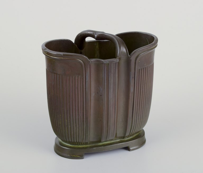 Just Andersen, Denmark.
Art Deco vase on foot with handle.