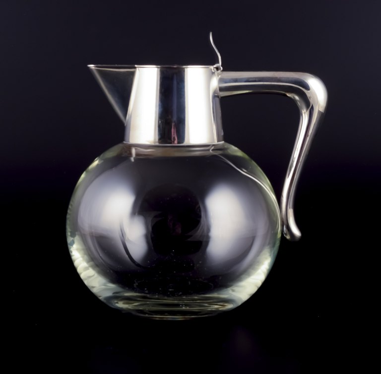 Anton Michelsen, Danish silversmith.
Clear glass water carafe with sterling silver mounting.