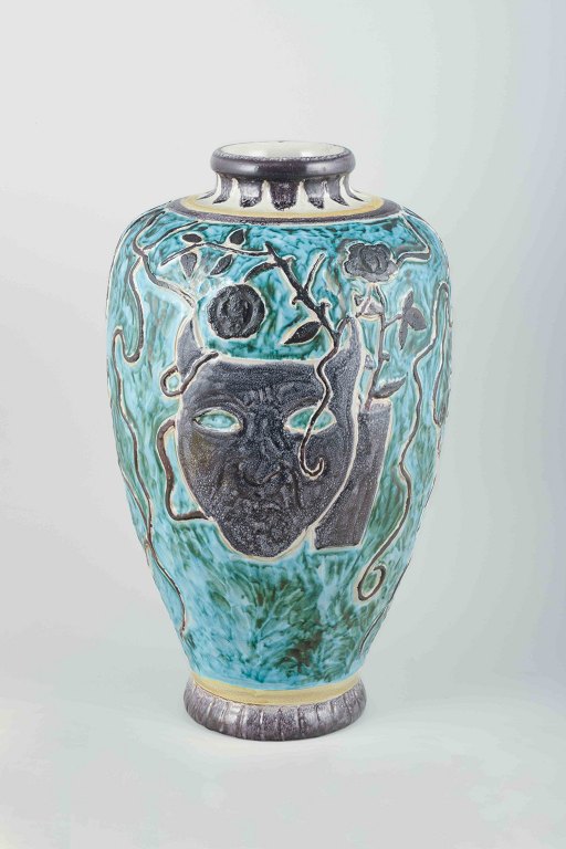 Åke Holm (1900–1980), Höganäs.Stor vase i stentøj med turkis, sort og grøn glasur.