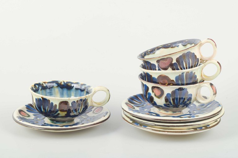 Kähler, Denmark
Set of four teacups with matching saucers from the Marguerite service.
