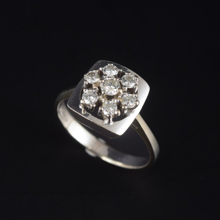 Reerslev, Denmark
14 kt white gold ring with brilliant-cut diamonds
Ring, size 59.