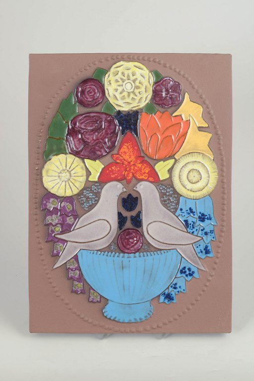 Upsala Ekeby, vægrelief af Sven-Erik Skawonius.