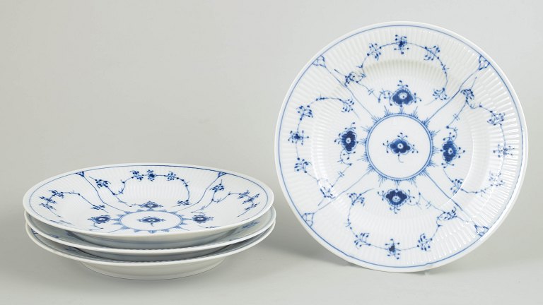 Royal Copenhagen, Musselmalet riflet, sæt på 4 middagstallerkener.