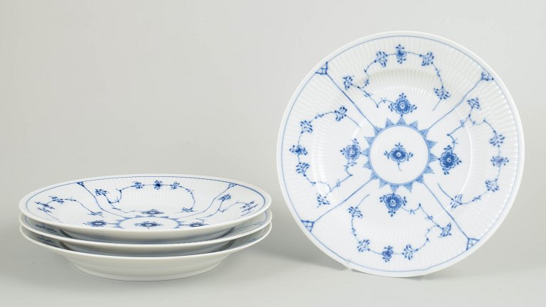 Royal Copenhagen, Musselmalet riflet, sæt på 4 middagstallerkener.