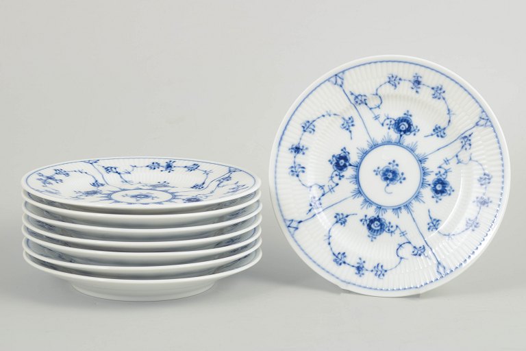 Royal Copenhagen, Musselmalet riflet, sæt på otte kagetallerkener.