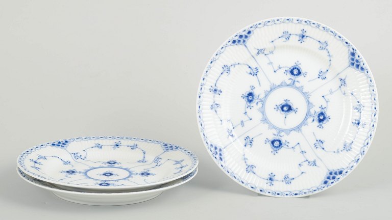 Royal Copenhagen Musselmalet Halvblonde, sæt af tre små frokosttallerkener.
