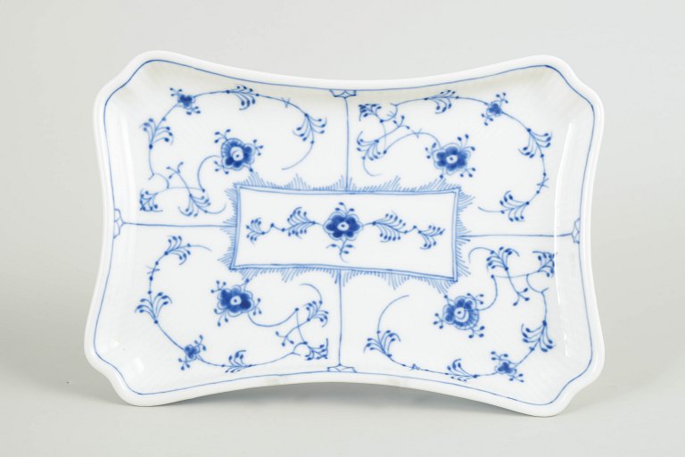 Royal Copenhagen Musselmalet Riflet bakke.