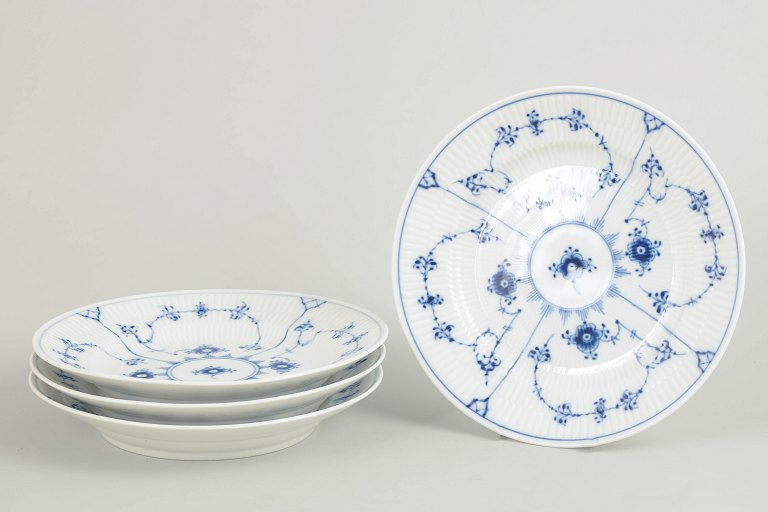 Royal Copenhagen Musselmalet Riflet sæt af fire frokosttallerkener.