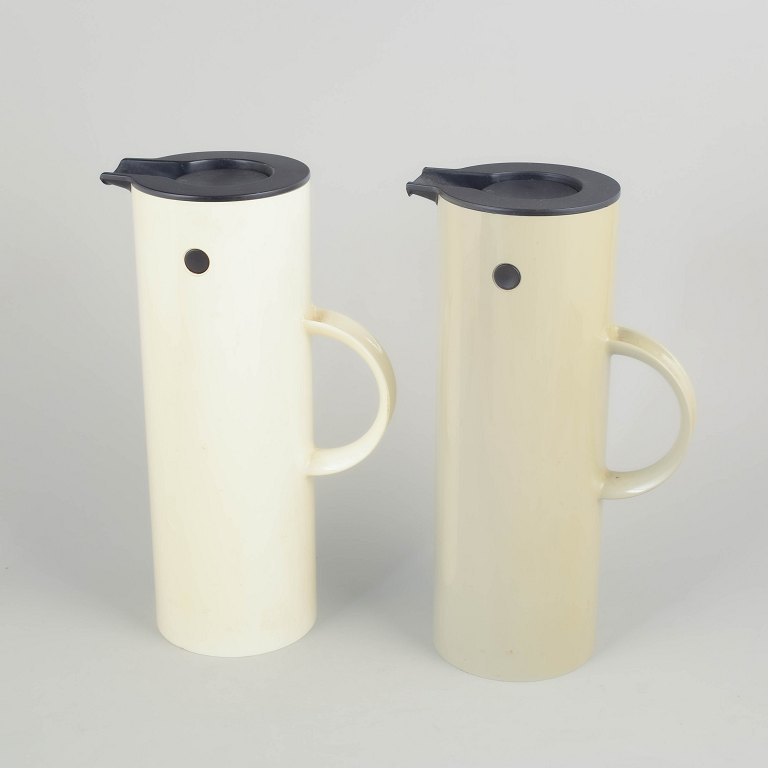 Erik Magnussen for Stelton, sæt af to termokander i hvid og grå.