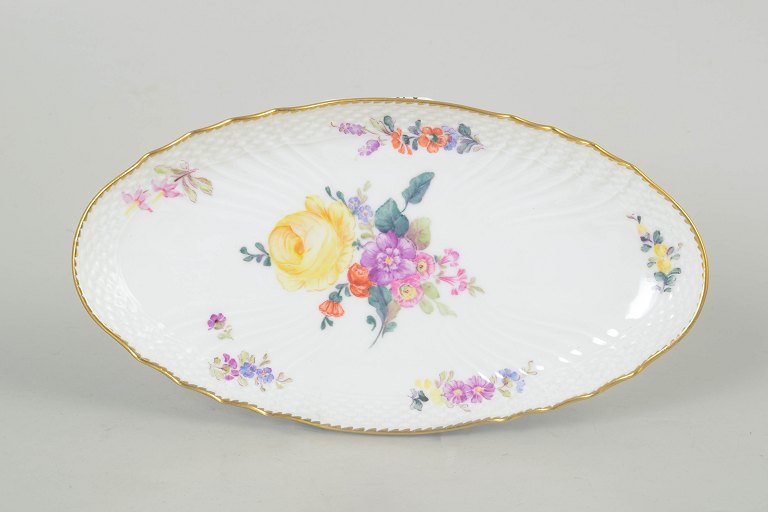 Royal Copenhagen saksisk blomst, ovalt fad.