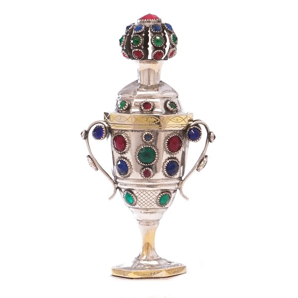 Hovedvandsæg i sølv med 57 flusser udført af Jens Jensen, Sønderborg, ca. år 1860. H: 13cm