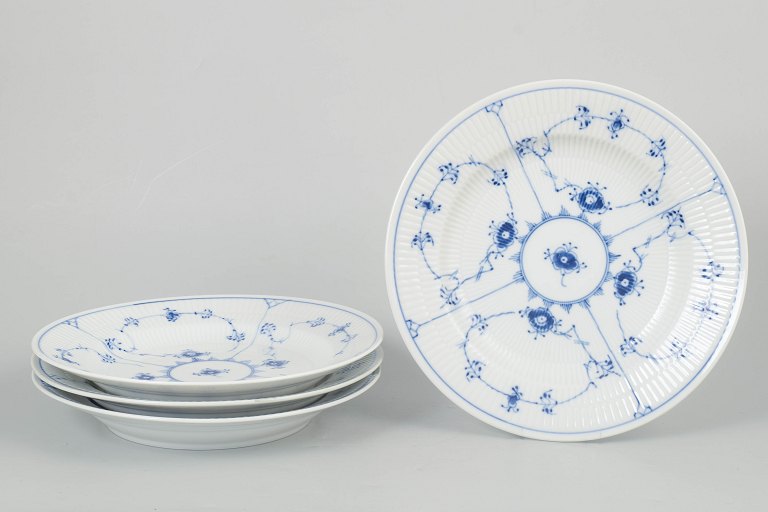Royal Copenhagen Musselmalet Riflet, sæt af fire middagstallerkener.
