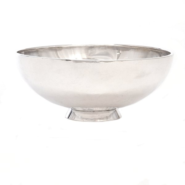 Hans Hansen Schale aus Sterlingsilber. Gestempelt Hans Hansen und datiert 1949. H: 7cm. D: 16,5cm. W: 346gr